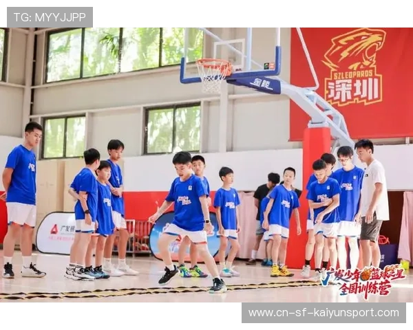 篮球少年运球太骚被队友羡慕：那些年我们追逐的炫技瞬间