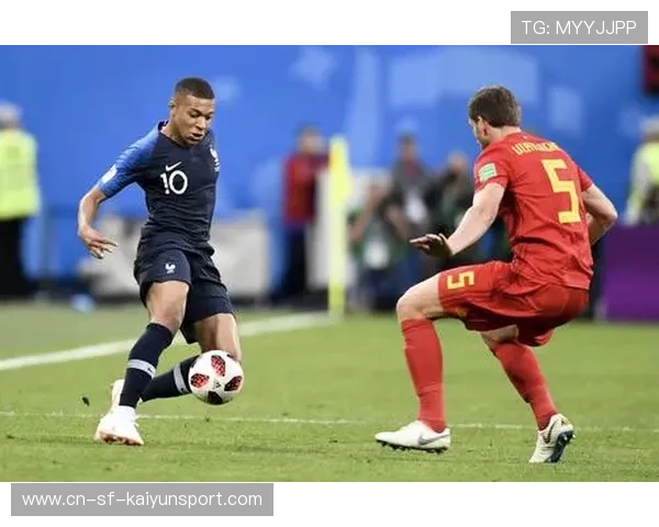 姆巴佩主罚点球稳稳命中球门左下角——一脚定乾坤的艺术与力量 姆巴佩主罚点球稳稳命中球门左下角——一脚定乾坤的艺术与力量